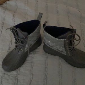 SPERRY Gosling Quilted Duck boots metallic grey